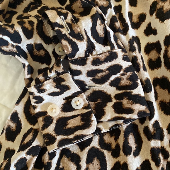 Chicos Leopard Print Button Front Long Sleeve Blouse 00Petite - Picture 4 of 6
